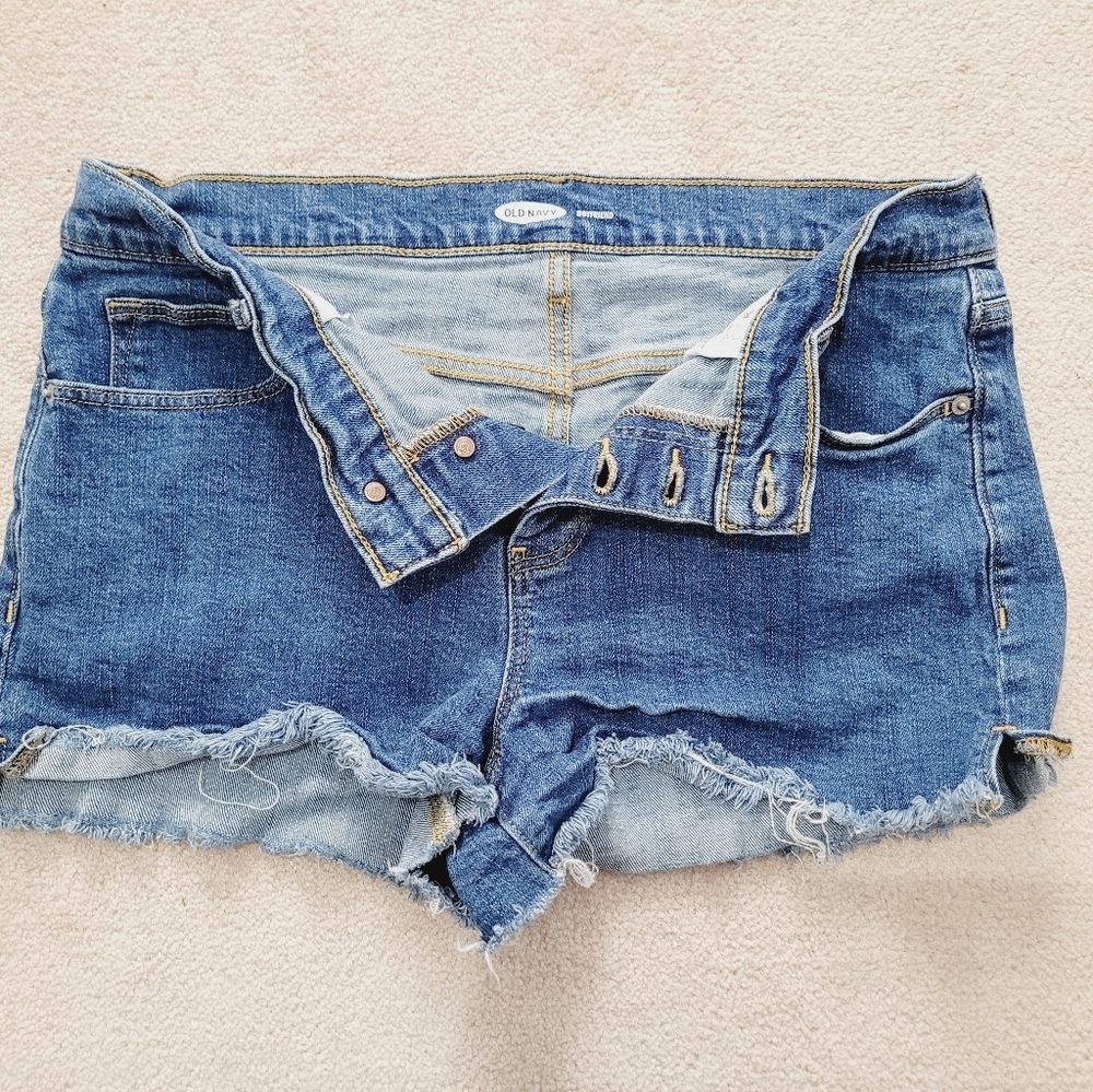 Old Navy Boyfriend Denim Cut Off Shorts Womans Size 8 Blue Jean Button Fly - Picture 7 of 10
